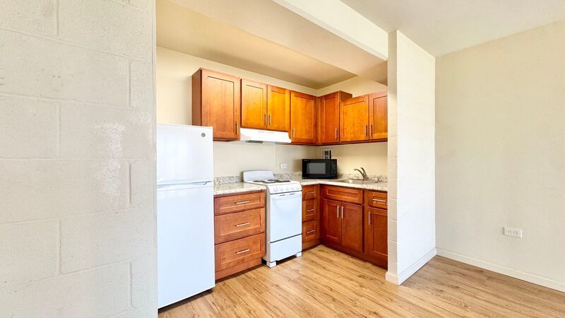 SPACIOUS 1 BED/1 BATH/1 PARKING w/ BALCONY - AVAILABLE NOW at TOWN HOUSE - Conveniently Located! property image