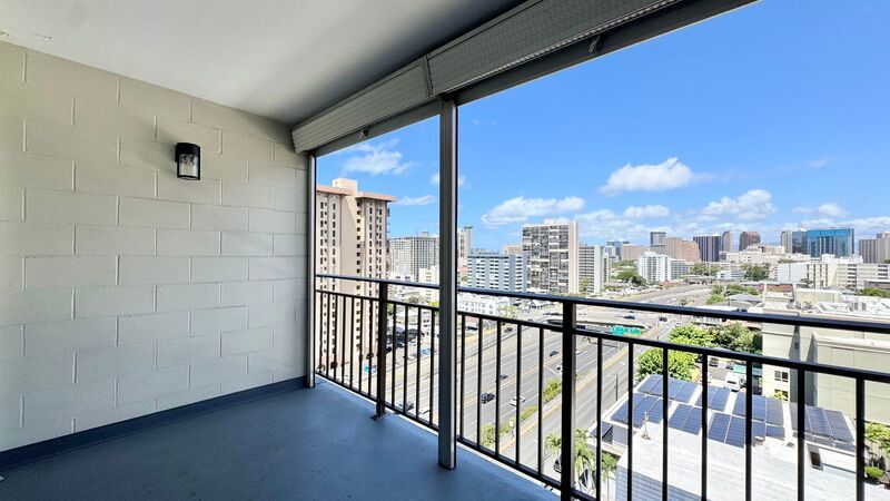 SPACIOUS 1 BED/1 BATH/1 PARKING w/ BALCONY - AVAILABLE NOW at TOWN HOUSE - Conveniently Located! property image