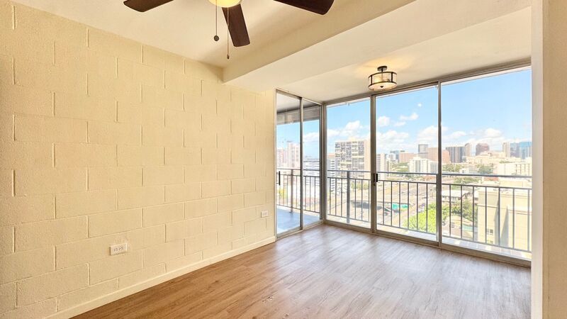 SPACIOUS 1 BED/1 BATH/1 PARKING w/ BALCONY - AVAILABLE NOW at TOWN HOUSE - Conveniently Located! property image