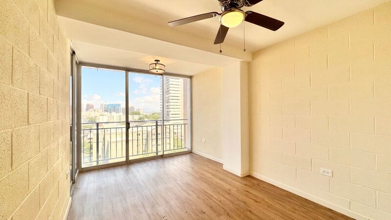 SPACIOUS 1 BED/1 BATH/1 PARKING w/ BALCONY - AVAILABLE NOW at TOWN HOUSE - Conveniently Located! property image
