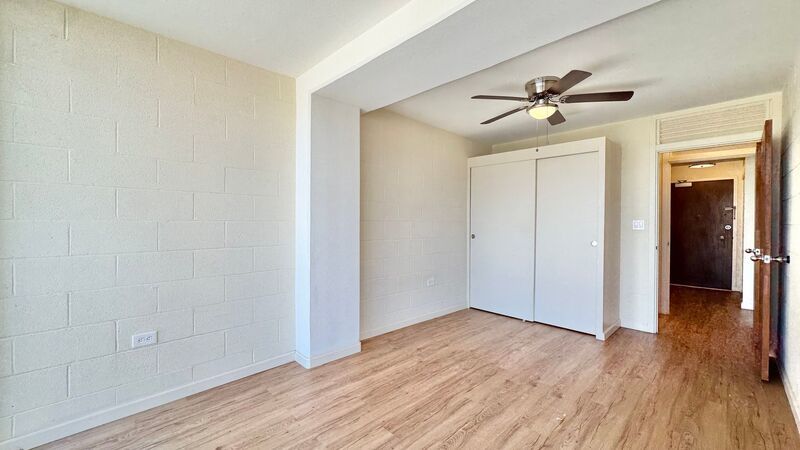 SPACIOUS 1 BED/1 BATH/1 PARKING w/ BALCONY - AVAILABLE NOW at TOWN HOUSE - Conveniently Located! property image