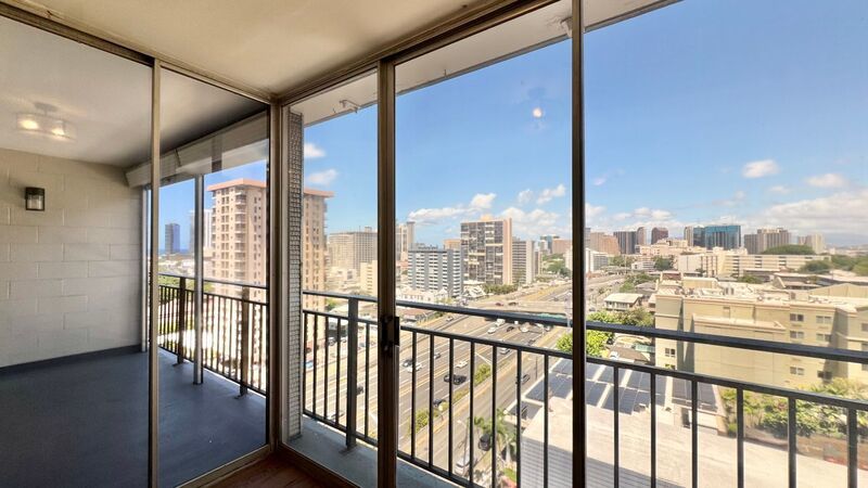 SPACIOUS 1 BED/1 BATH/1 PARKING w/ BALCONY - AVAILABLE NOW at TOWN HOUSE - Conveniently Located! property image