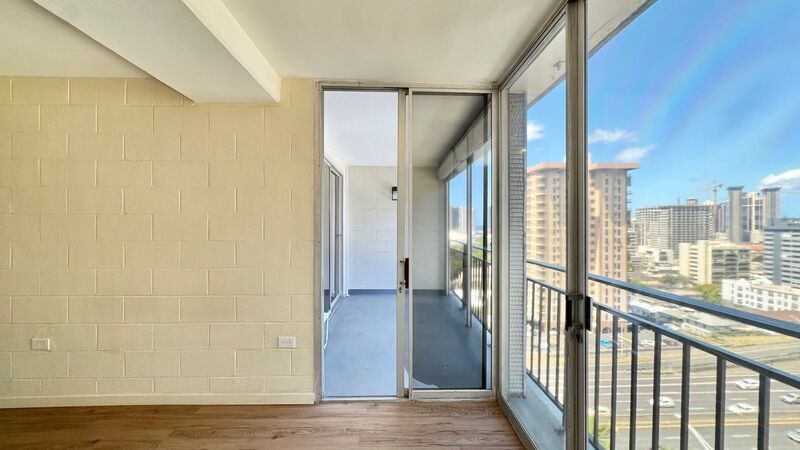 SPACIOUS 1 BED/1 BATH/1 PARKING w/ BALCONY - AVAILABLE NOW at TOWN HOUSE - Conveniently Located! property image