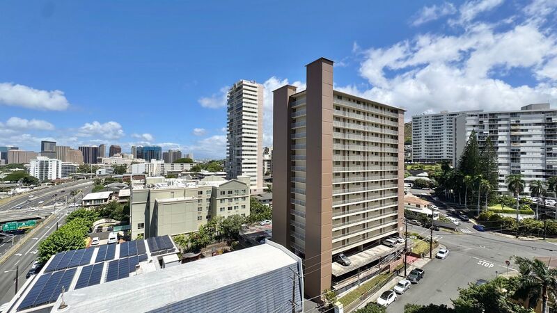 SPACIOUS 1 BED/1 BATH/1 PARKING w/ BALCONY - AVAILABLE NOW at TOWN HOUSE - Conveniently Located! property image