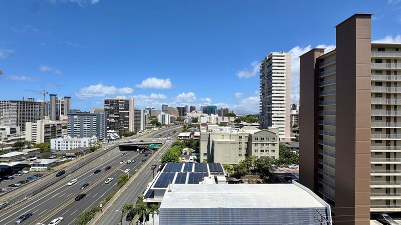 SPACIOUS 1 BED/1 BATH/1 PARKING w/ BALCONY - AVAILABLE NOW at TOWN HOUSE - Conveniently Located! property image