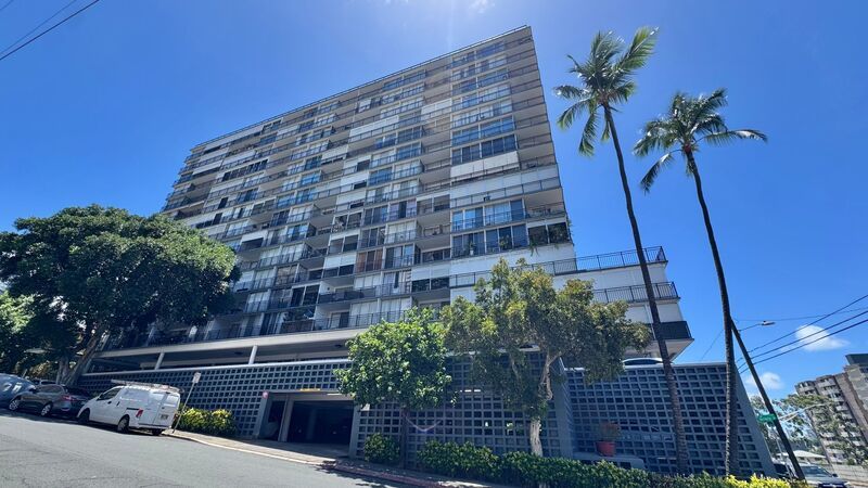 SPACIOUS 1 BED/1 BATH/1 PARKING w/ BALCONY - AVAILABLE NOW at TOWN HOUSE - Conveniently Located! property image
