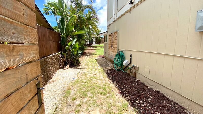 3 BED 2 BATH HOME w/ PV!!! (LOW Electricity Fees) - UPPER MAKAKILO! property image
