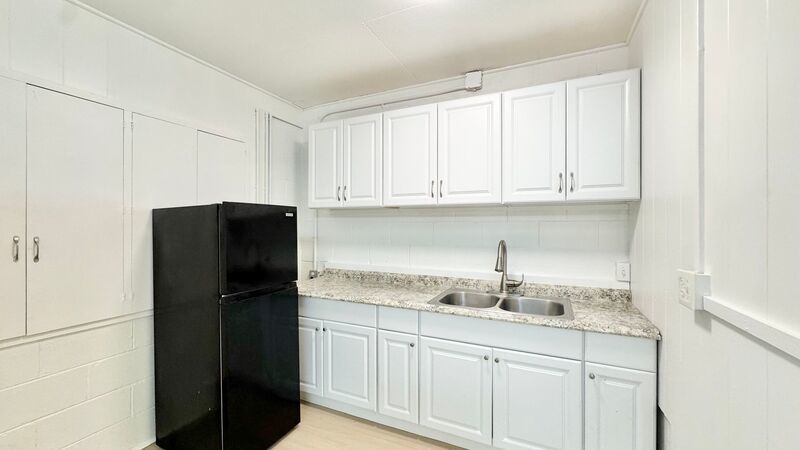 Available NOW - Highly Desired Studio 1 BATH in lush Manoa Valley! property image
