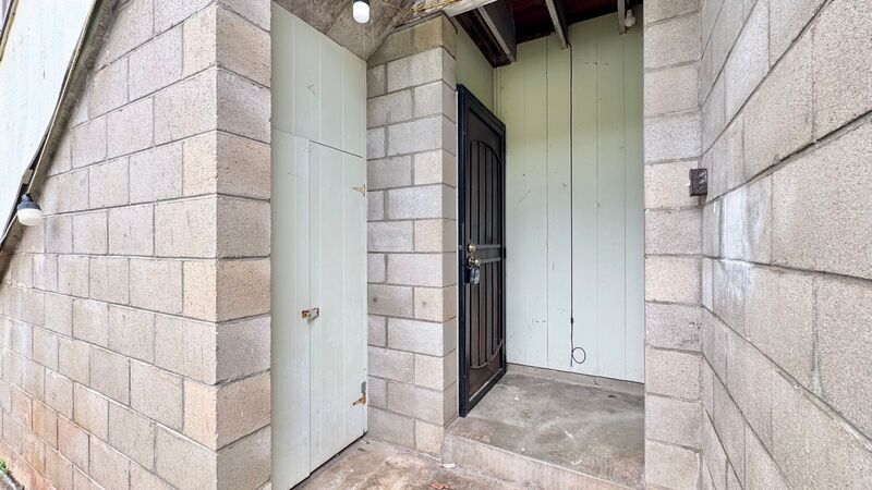 Available NOW - Highly Desired Studio 1 BATH in lush Manoa Valley! property image