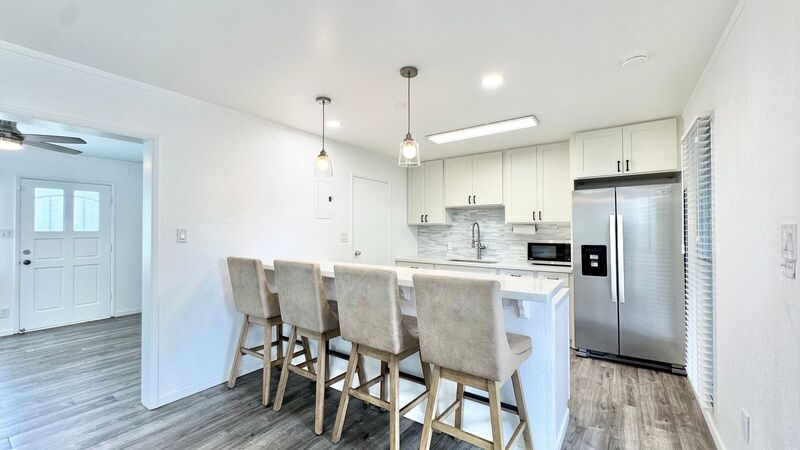 UPDATED 3 BEDROOM TOWNHOME UNIT WITH 2 PARKING STALLS property image