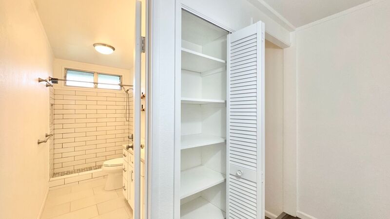UPDATED 3 BEDROOM TOWNHOME UNIT WITH 2 PARKING STALLS property image
