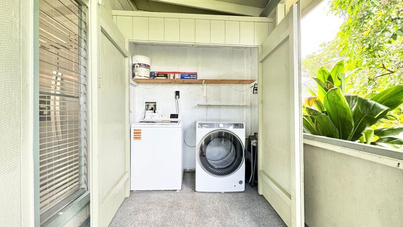 UPDATED 3 BEDROOM TOWNHOME UNIT WITH 2 PARKING STALLS property image