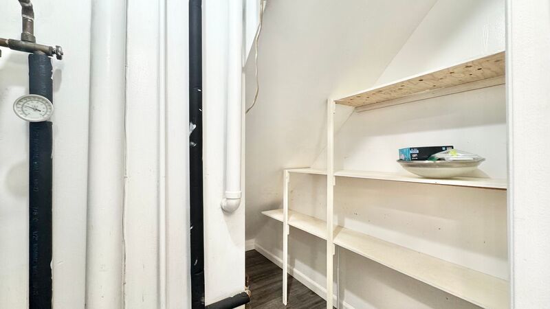 UPDATED 3 BEDROOM TOWNHOME UNIT WITH 2 PARKING STALLS property image