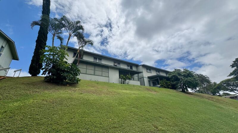UPDATED 3 BEDROOM TOWNHOME UNIT WITH 2 PARKING STALLS property image