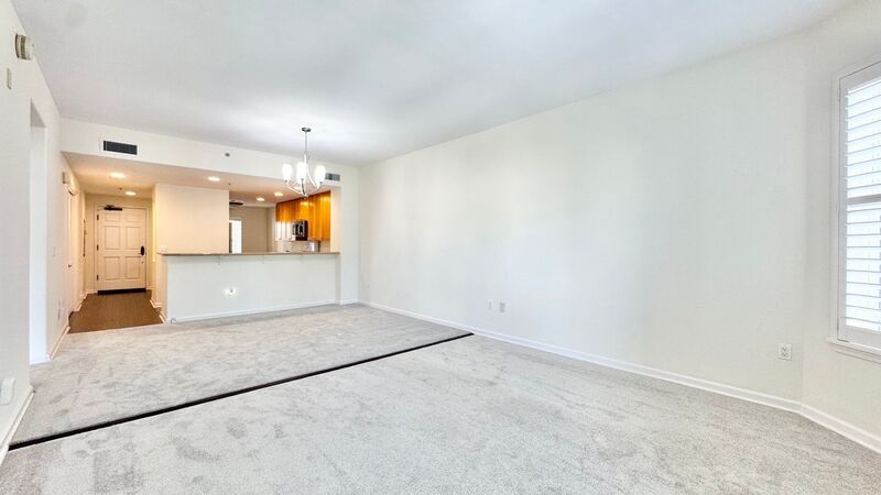 RARELY AVAILABLE 2 BD/2BA CONDO UNIT WITH 2 PARKING STALLS - COLONY AT THE PENINSULA property image