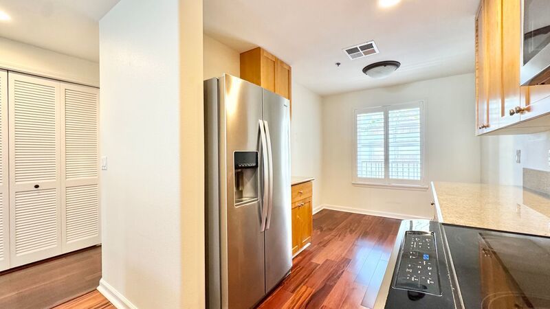 RARELY AVAILABLE 2 BD/2BA CONDO UNIT WITH 2 PARKING STALLS - COLONY AT THE PENINSULA property image