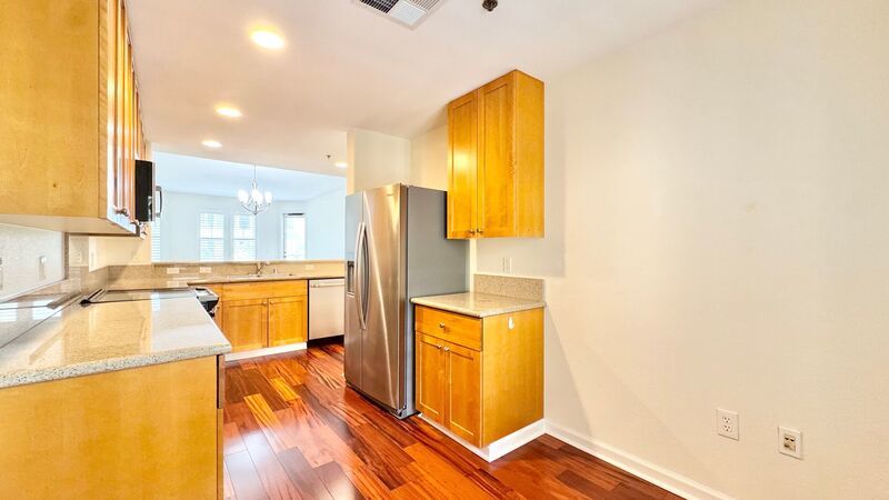 RARELY AVAILABLE 2 BD/2BA CONDO UNIT WITH 2 PARKING STALLS - COLONY AT THE PENINSULA property image