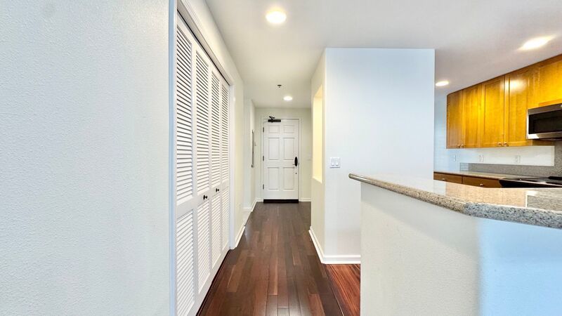 RARELY AVAILABLE 2 BD/2BA CONDO UNIT WITH 2 PARKING STALLS - COLONY AT THE PENINSULA property image