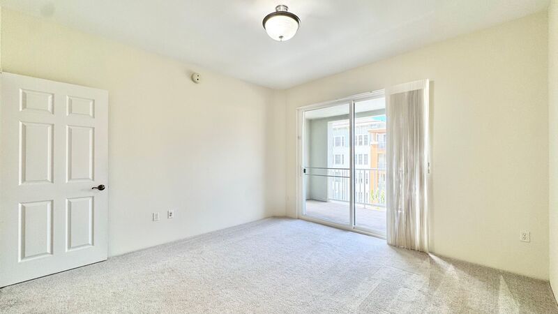 RARELY AVAILABLE 2 BD/2BA CONDO UNIT WITH 2 PARKING STALLS - COLONY AT THE PENINSULA property image