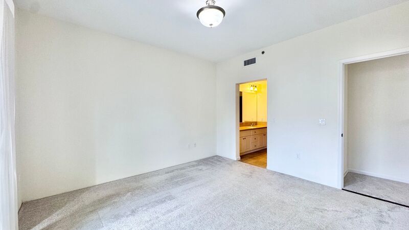 RARELY AVAILABLE 2 BD/2BA CONDO UNIT WITH 2 PARKING STALLS - COLONY AT THE PENINSULA property image