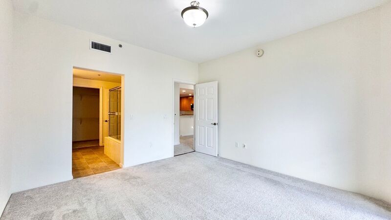 RARELY AVAILABLE 2 BD/2BA CONDO UNIT WITH 2 PARKING STALLS - COLONY AT THE PENINSULA property image