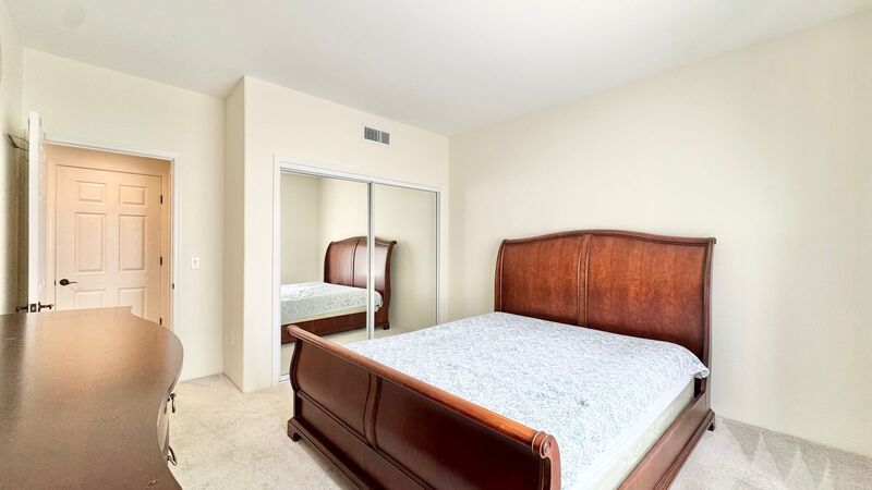 RARELY AVAILABLE 2 BD/2BA CONDO UNIT WITH 2 PARKING STALLS - COLONY AT THE PENINSULA property image