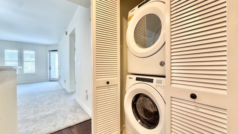 RARELY AVAILABLE 2 BD/2BA CONDO UNIT WITH 2 PARKING STALLS - COLONY AT THE PENINSULA property image