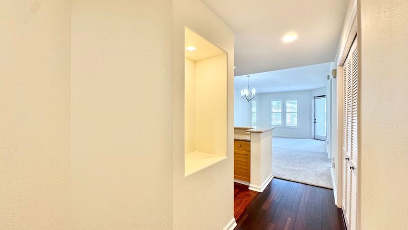 RARELY AVAILABLE 2 BD/2BA CONDO UNIT WITH 2 PARKING STALLS - COLONY AT THE PENINSULA property image