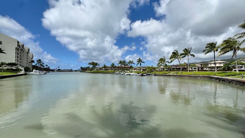RARELY AVAILABLE 2 BD/2BA CONDO UNIT WITH 2 PARKING STALLS - COLONY AT THE PENINSULA property image