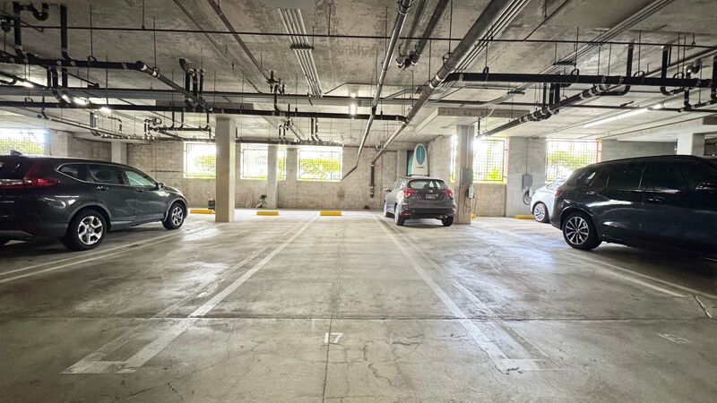 RARELY AVAILABLE 2 BD/2BA CONDO UNIT WITH 2 PARKING STALLS - COLONY AT THE PENINSULA property image