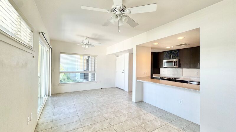 HIGHLY DESIRABLE 1 BEDROOM UNIT WITH 2 PARKING! - KA MALANAI property image