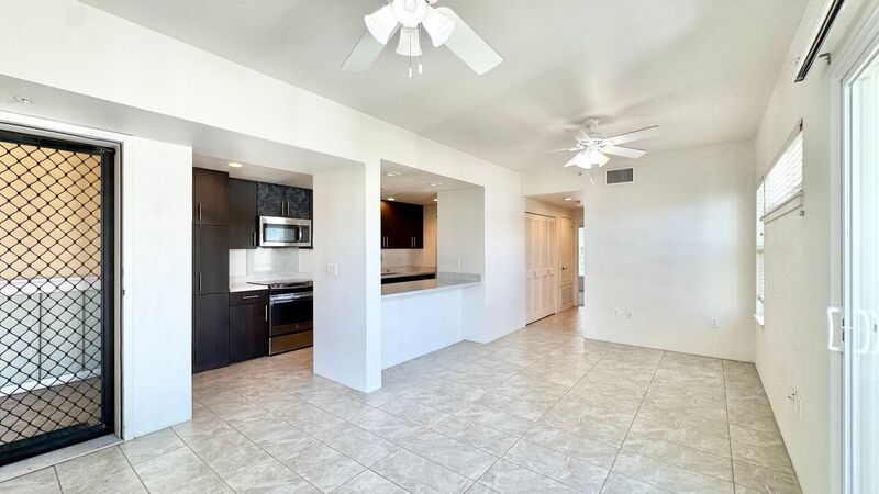 HIGHLY DESIRABLE 1 BEDROOM UNIT WITH 2 PARKING! - KA MALANAI property image