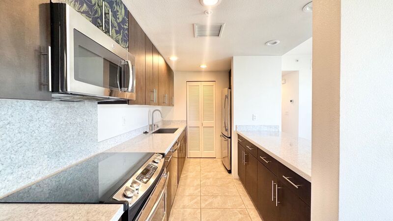 HIGHLY DESIRABLE 1 BEDROOM UNIT WITH 2 PARKING! - KA MALANAI property image