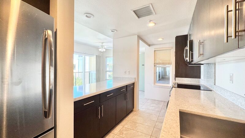 HIGHLY DESIRABLE 1 BEDROOM UNIT WITH 2 PARKING! - KA MALANAI property image