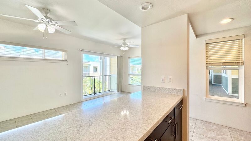 HIGHLY DESIRABLE 1 BEDROOM UNIT WITH 2 PARKING! - KA MALANAI property image