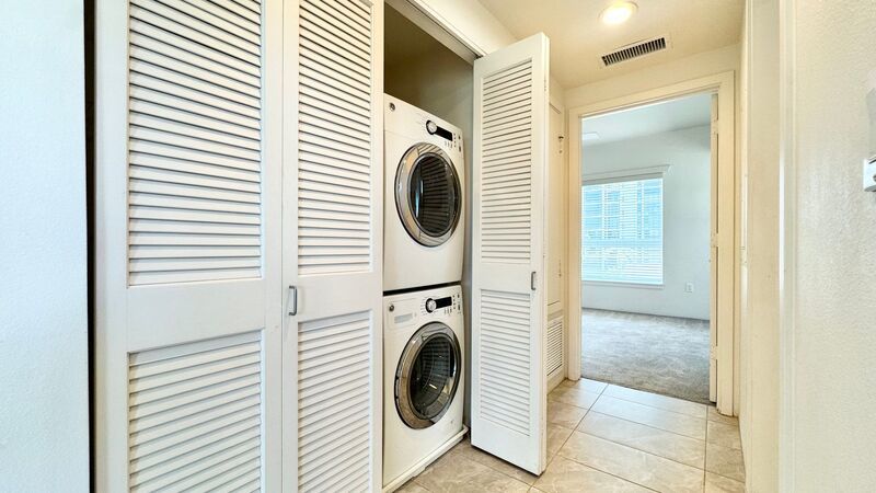 HIGHLY DESIRABLE 1 BEDROOM UNIT WITH 2 PARKING! - KA MALANAI property image
