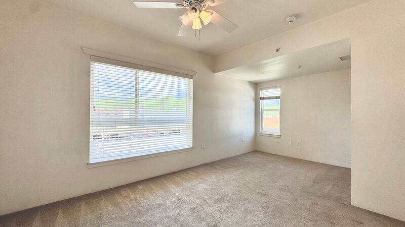 HIGHLY DESIRABLE 1 BEDROOM UNIT WITH 2 PARKING! - KA MALANAI property image