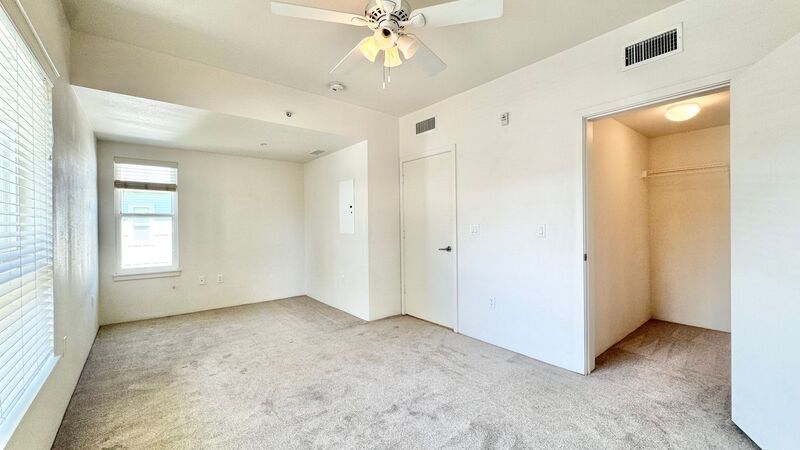 HIGHLY DESIRABLE 1 BEDROOM UNIT WITH 2 PARKING! - KA MALANAI property image
