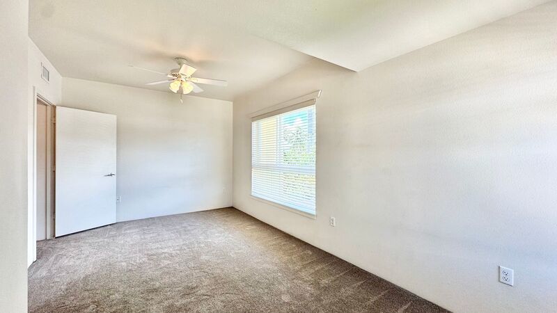 HIGHLY DESIRABLE 1 BEDROOM UNIT WITH 2 PARKING! - KA MALANAI property image