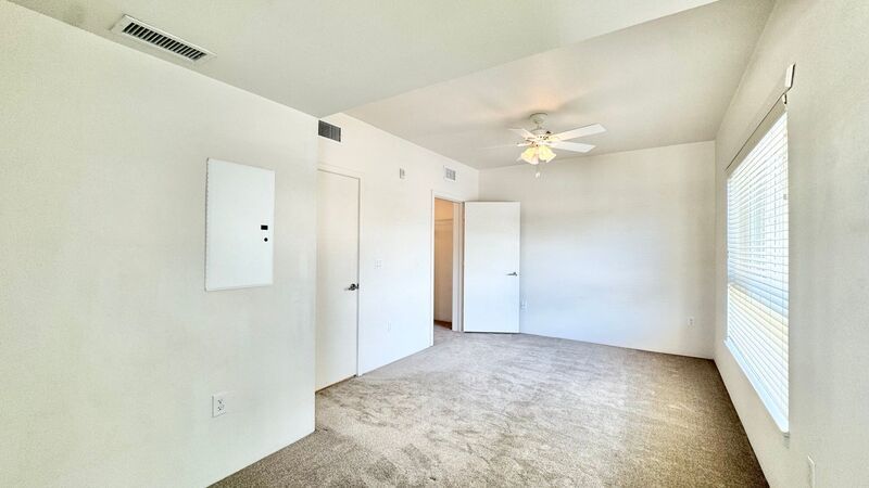 HIGHLY DESIRABLE 1 BEDROOM UNIT WITH 2 PARKING! - KA MALANAI property image