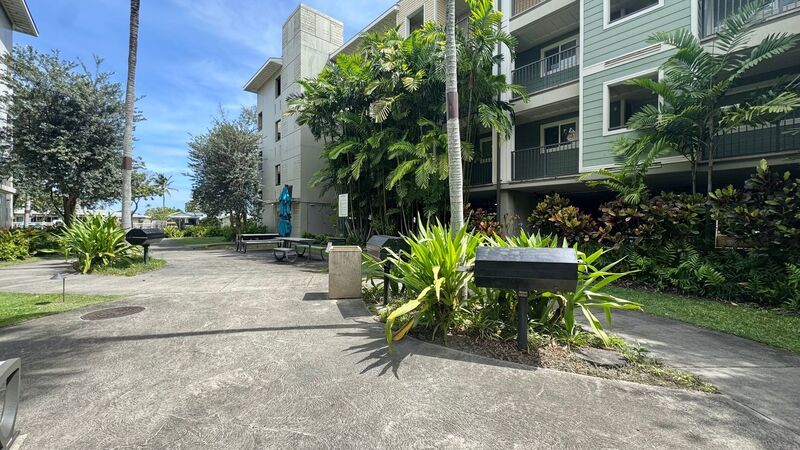 HIGHLY DESIRABLE 1 BEDROOM UNIT WITH 2 PARKING! - KA MALANAI property image