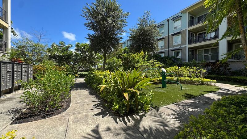 HIGHLY DESIRABLE 1 BEDROOM UNIT WITH 2 PARKING! - KA MALANAI property image