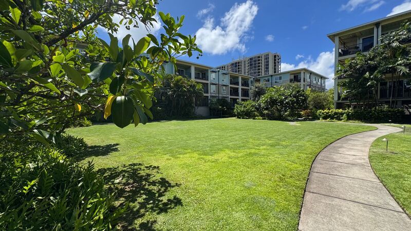 HIGHLY DESIRABLE 1 BEDROOM UNIT WITH 2 PARKING! - KA MALANAI property image