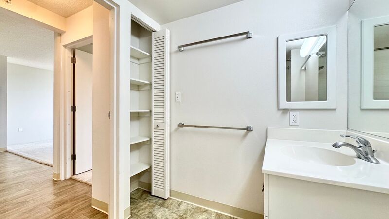 1 BEDROOM CONDO UNIT IN HIGHLY DESIRABLE KAKAAKO property image