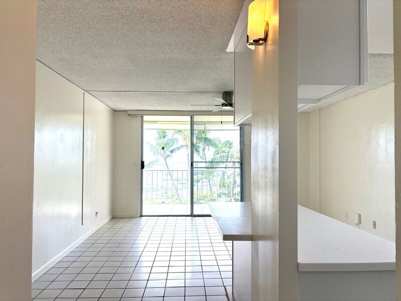 AVAILABLE NOW - STUDIO/1 PRKG with LANAI, WASHER/DRYER INSIDE UNIT & VIEW OF THE OCEAN AND CITY property image