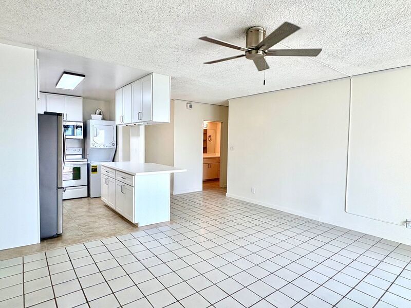 AVAILABLE NOW - STUDIO/1 PRKG with LANAI, WASHER/DRYER INSIDE UNIT & VIEW OF THE OCEAN AND CITY property image