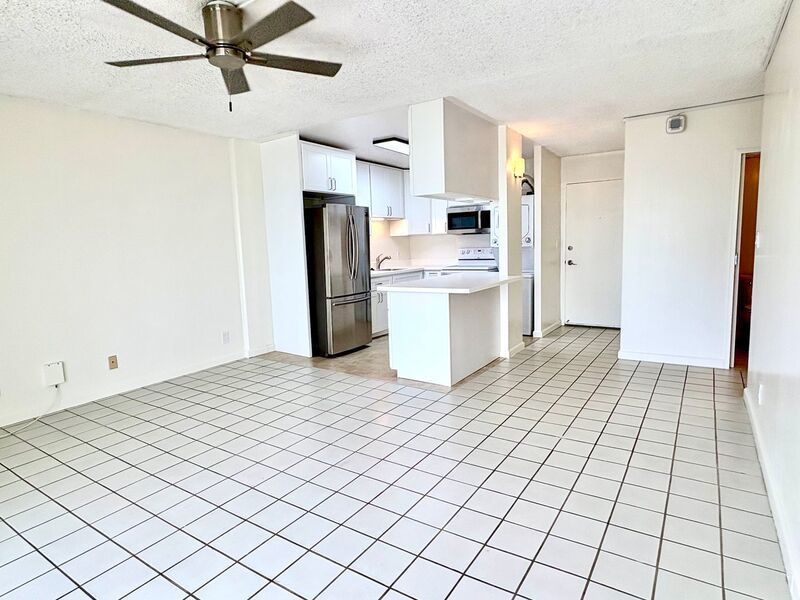 AVAILABLE NOW - STUDIO/1 PRKG with LANAI, WASHER/DRYER INSIDE UNIT & VIEW OF THE OCEAN AND CITY property image