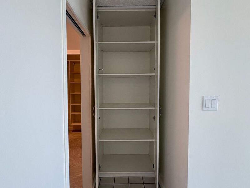 AVAILABLE NOW - STUDIO/1 PRKG with LANAI, WASHER/DRYER INSIDE UNIT & VIEW OF THE OCEAN AND CITY property image