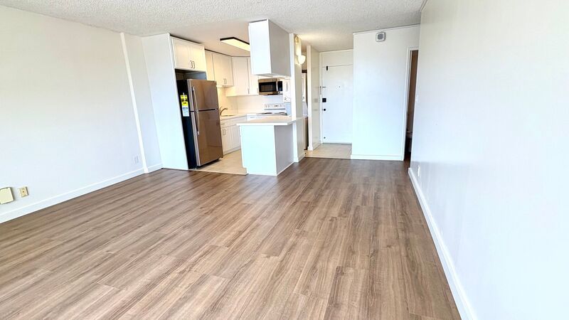 AVAILABLE NOW - STUDIO/1 PRKG with LANAI, WASHER/DRYER INSIDE UNIT property image
