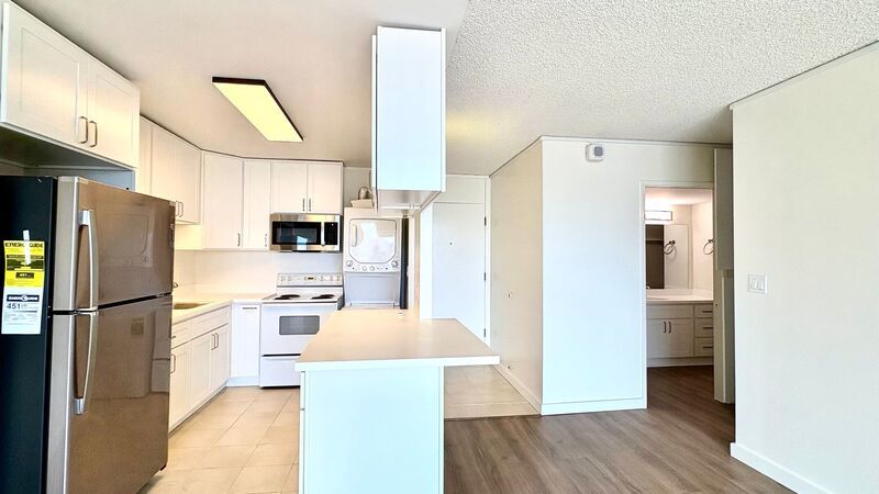 AVAILABLE NOW - STUDIO/1 PRKG with LANAI, WASHER/DRYER INSIDE UNIT property image